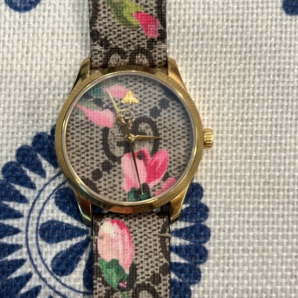 Lightly worn - Picture 2 of 9